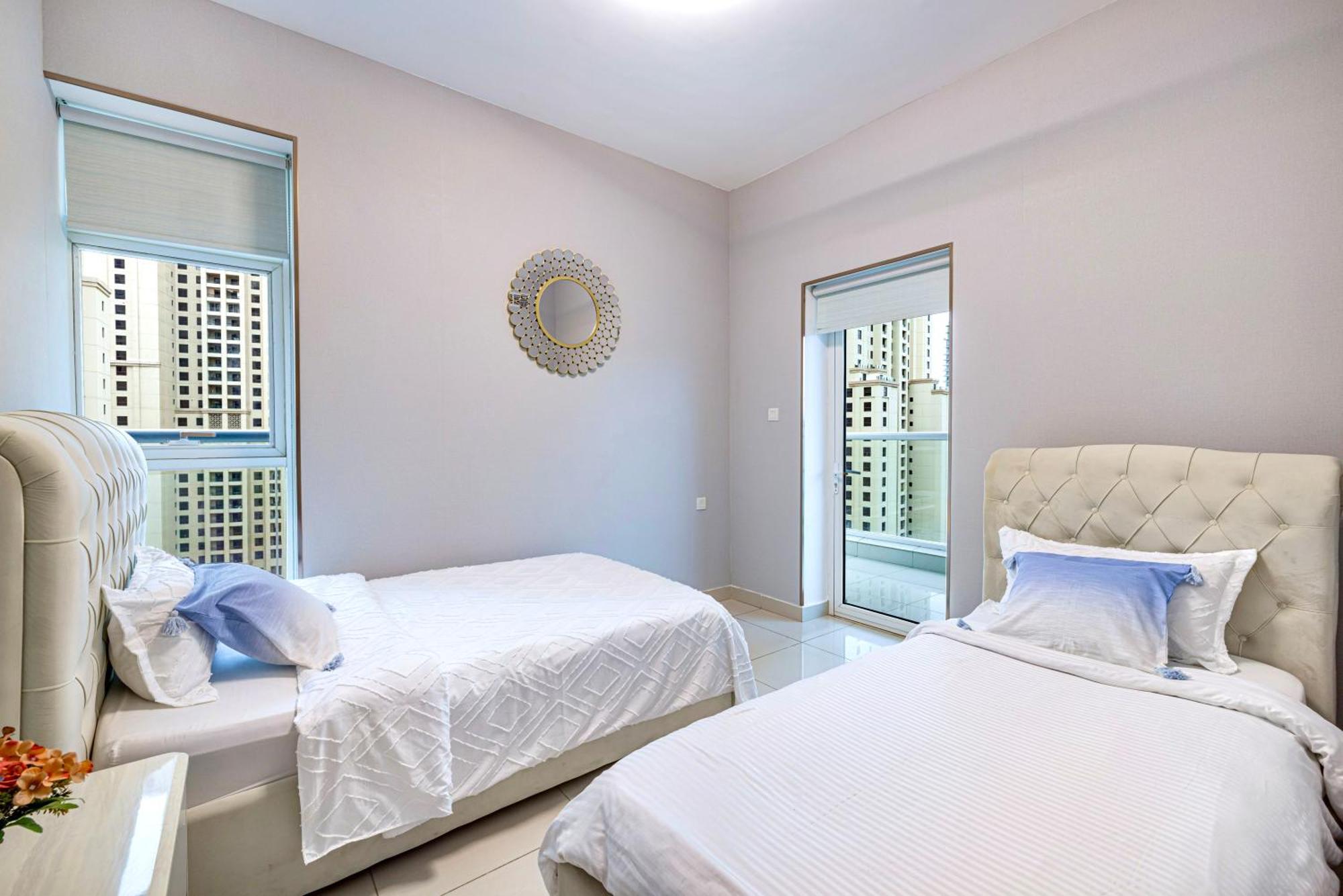 5 Star Serviced Apartment With Beach Access In The Heart Of Dubai Marina Free Welcome Gift Box Upon Arrival Экстерьер фото