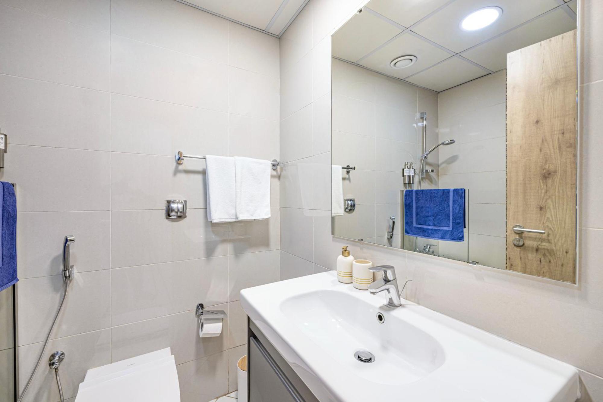 5 Star Serviced Apartment With Beach Access In The Heart Of Dubai Marina Free Welcome Gift Box Upon Arrival Экстерьер фото