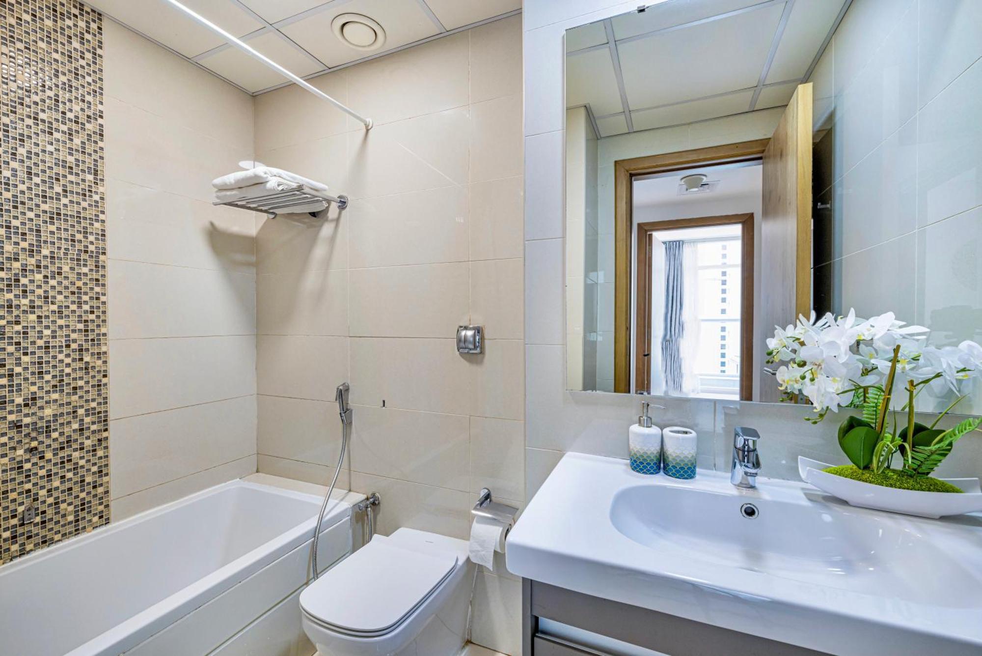 5 Star Serviced Apartment With Beach Access In The Heart Of Dubai Marina Free Welcome Gift Box Upon Arrival Экстерьер фото
