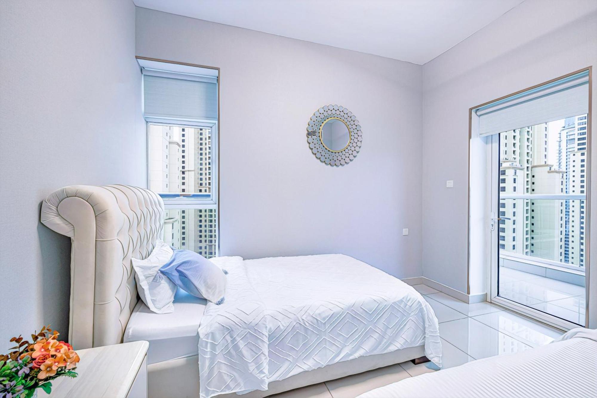 5 Star Serviced Apartment With Beach Access In The Heart Of Dubai Marina Free Welcome Gift Box Upon Arrival Экстерьер фото